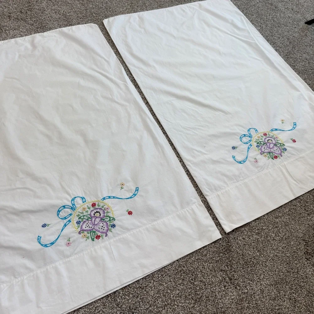 Vintage Hand Embroidered Floral Ribbon Cotton Pillowcase Pair White‎ Cottagecore